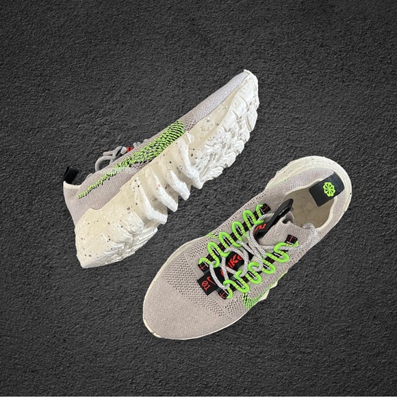 ✔️New✔️ NIKE Space Hippie 01 Electric Green main image 10